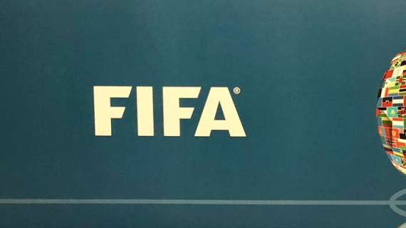 La FIFA 'smonta' il cartellino blu: "Articoli prematuri, sarà testato solo a livelli bassi"