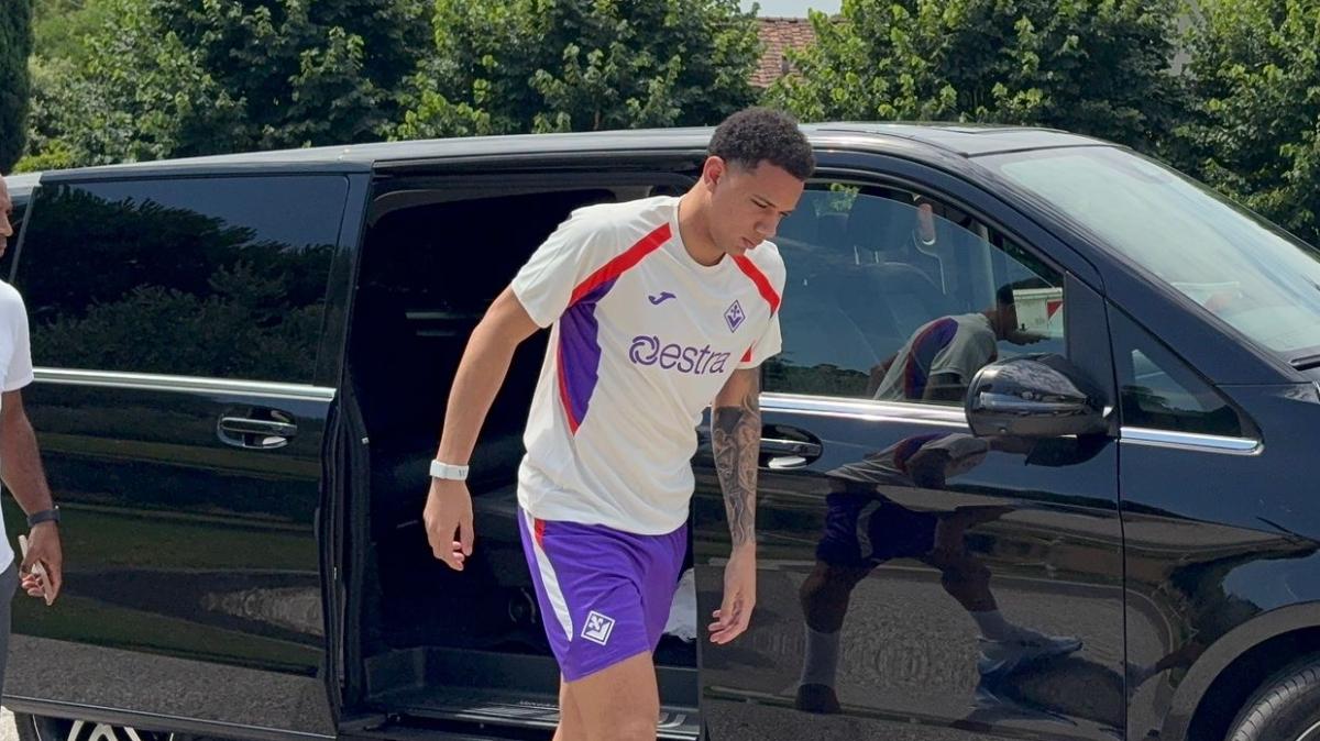 Fiorentina, sono iniziate le visite mediche del difensore Viery. Le immagini e il video