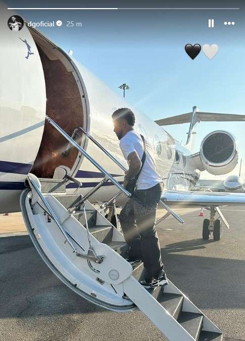 Juve, Douglas Luiz partito per Torino. Post del giocatore con un cuore bianco e uno nero