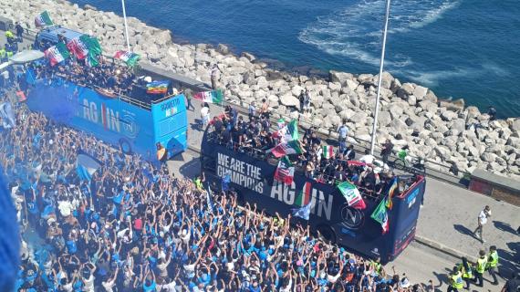 Napoli, una giornata pazzesca: 200mila in delirio, il regalo di ADL e l'addio di Conte