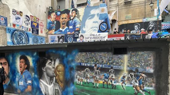 Writer al lavoro sui murales di Napoli: il 4 prende il posto del 3