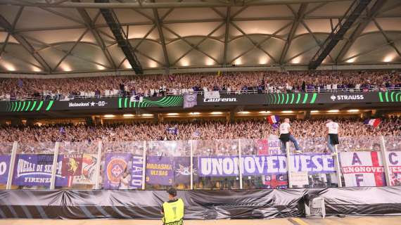 Olympiacos-Fiorentina, tensioni all'intervallo tra tifosi: interviene la polizia antisommossa