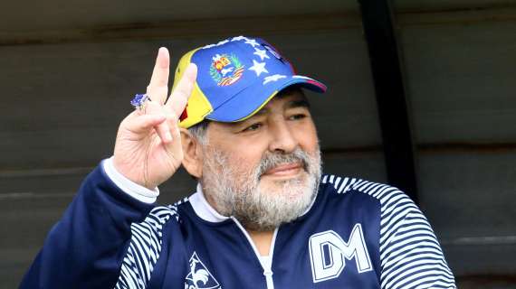 Maradona compie 60 anni. De Luca: "Auguri, l'ho visto un po' scombinato"