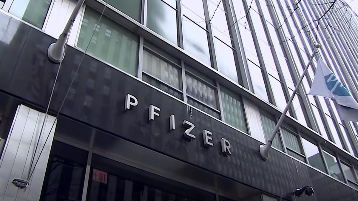 "Il vaccino mi ha fatto infortunare", calciatore perde la causa contro Pfizer e la Federazione