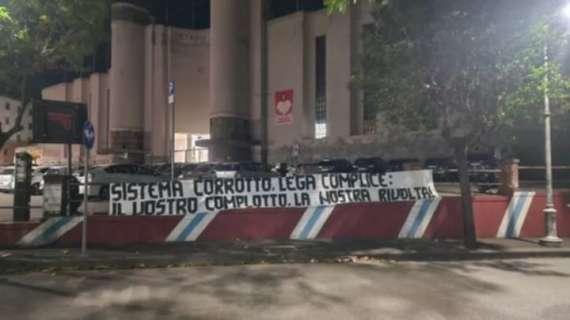 "Il vostro complotto, la nostra rivolta", tifosi della Salernitana ancora sul piede di guerra