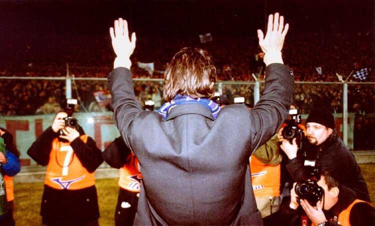 Il romanzo di un addio forzato: luglio 2001, il pianto di Rui Costa e di Firenze