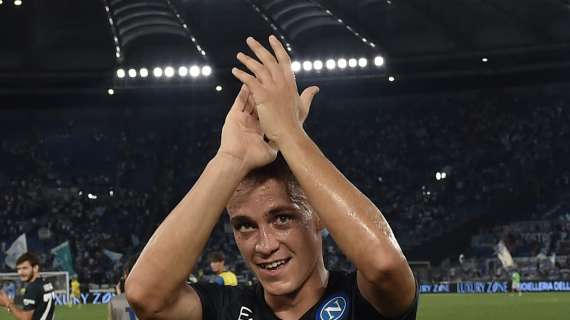 Raspadori festeggia il 1° gol col Napoli, Mertens: "Sapevo che avresti segnato, complimenti"