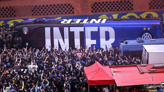 Inter-Barça, San Siro è una bolgia. Cambiasso: "A livello di atmosfera difficile trovare di meglio"