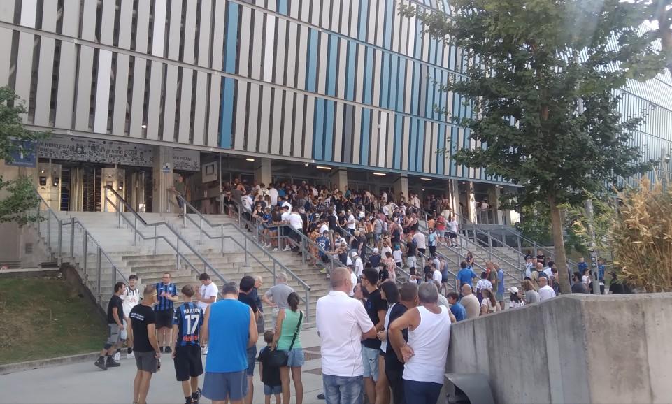 Atalanta, allenamento a porte aperte alla New Balance Arena: cori per Sarri, c'è CDK
