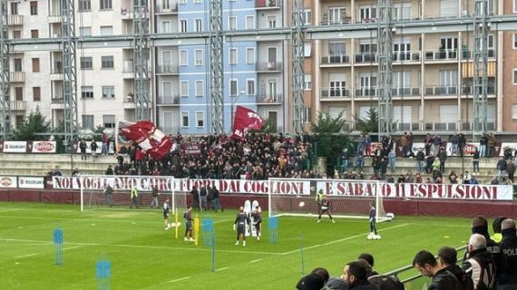 Torino, la carica dei tifosi alla vigilia del derby. "E sabato 11 espulsioni"