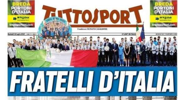 Tuttosport in apertura: "Fratelli d'Italia". Bagno di folla a Roma per gli azzurri