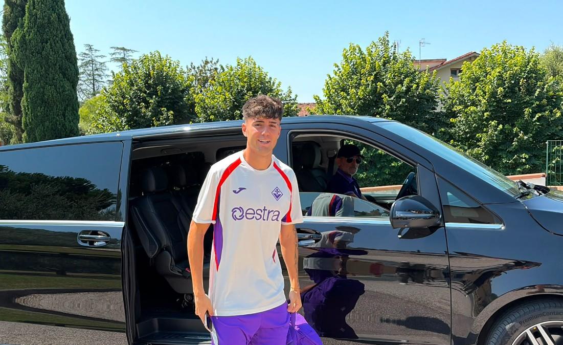 Valdepeñas alle visite mediche con la Fiorentina: la foto del nuovo arrivo da Madrid