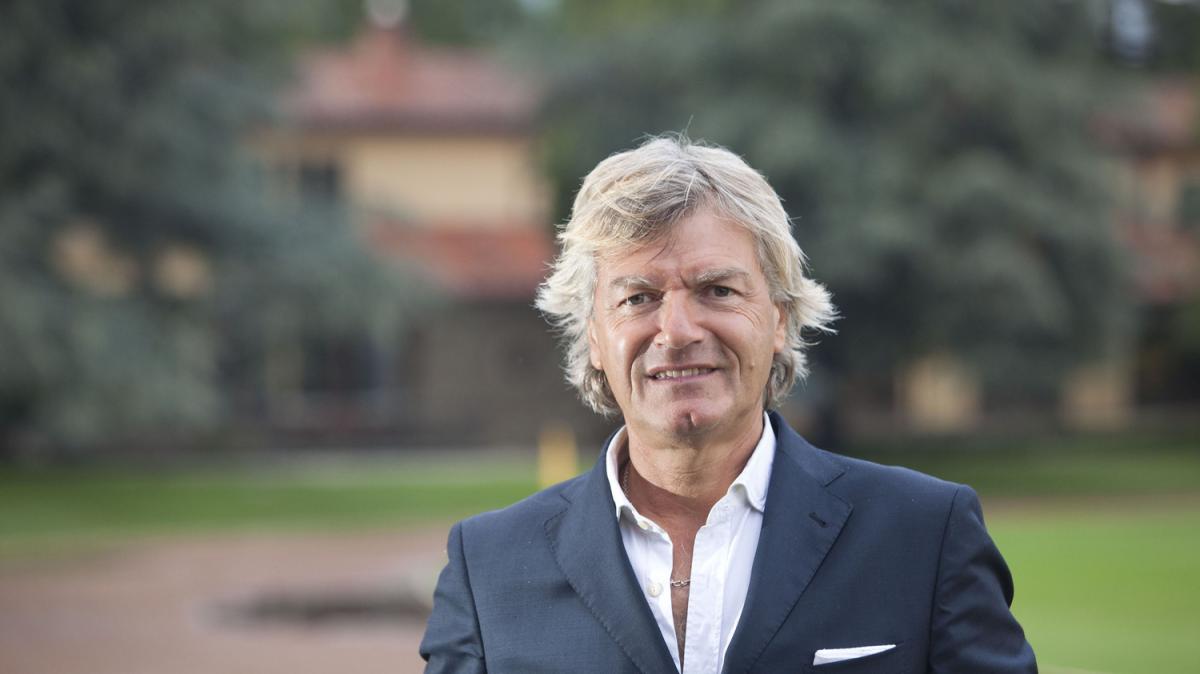 "L'uomo che gioca guardando le stelle": la storia di calcio di Giancarlo Antognoni
