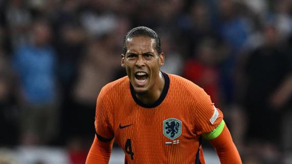 Rimonta Liverpool, decisivo ancora un calcio piazzato: van Dijk fa 2-1 al 41'