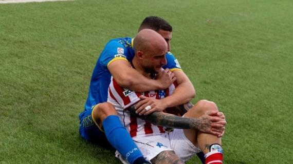 Vicenza, Costa in lacrime dopo la finale playoff. Consolato da Coppolaro: gesto di fair play