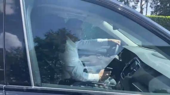 Inter, ecco Bonny. L'arrivo del centravanti ad Appiano Gentile per iniziare il ritiro con l'Inter