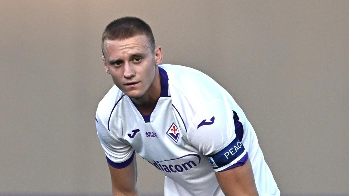 Comuzzo lascia il ritiro inglese e la Fiorentina. Chiamata last minute per Braschi
