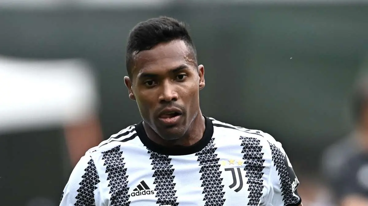 Scadenza 2023 - Alex Sandro, due scelte davanti: lasciare o rinnovare a cifre inferiori