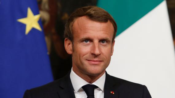 Macron: "Ho chiesto a Deschamps di rimanere ct della Francia. È l'uomo giusto"