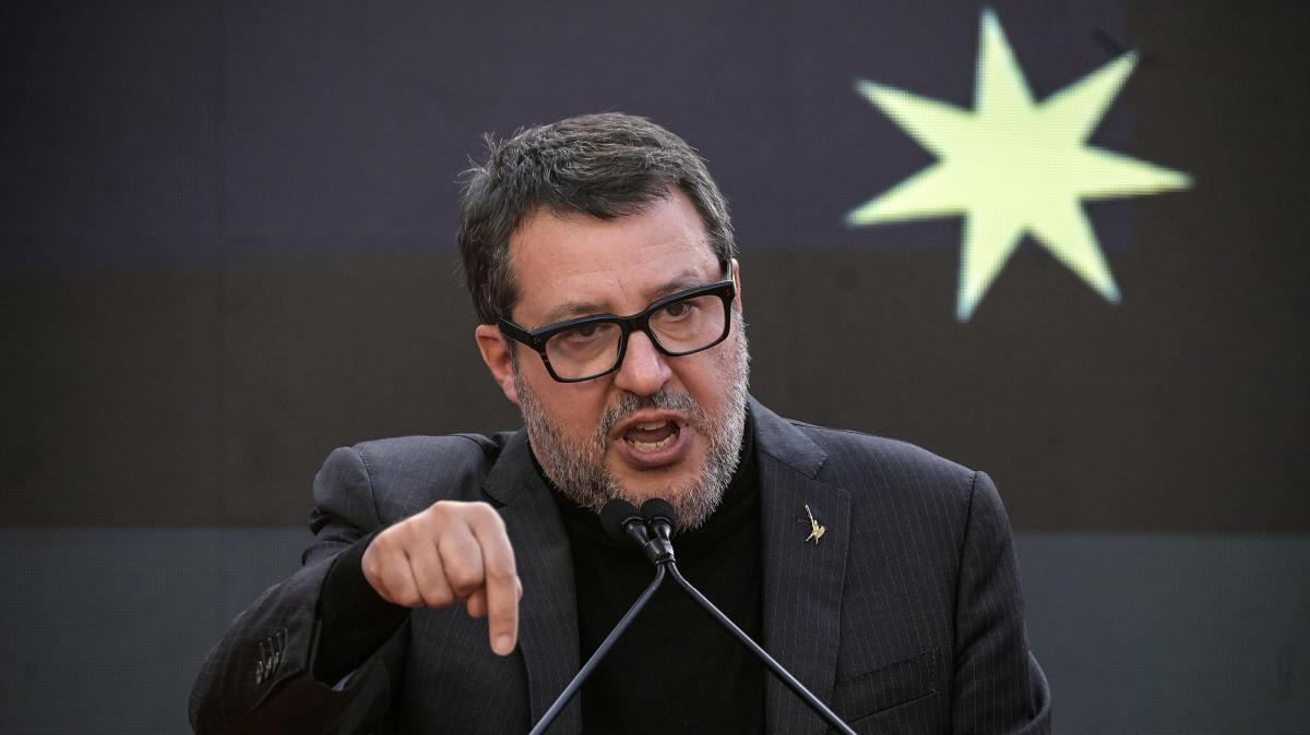 Milan-Como si gioca a Perth, Salvini attacca: "È una fesseria"