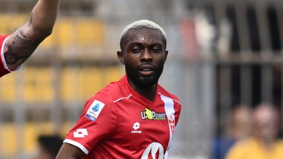 Akpa-Akpro firma un annuale con l'Hellas Verona: la lista di coloro che restano svincolati