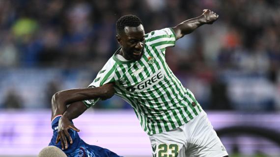 Anche Sabaly scappa in Arabia: vola in Qatar e firma con l'Al Duhail di Luis Alberto