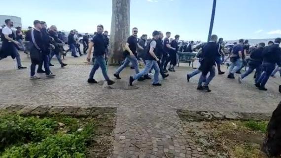 TMW - Corteo dei tifosi dell'Eintracht sul lungomare di Napoli. Presenza massiccia della polizia