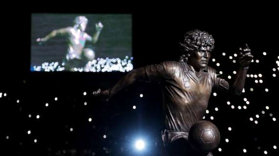 VIDEO - Napoli, la statua di Maradona prima della gara con la Lazio. Rivedi la cerimonia