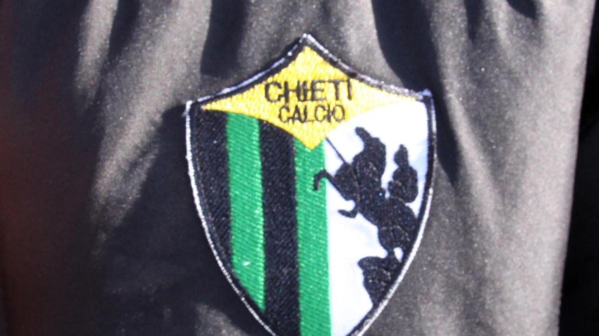 Agguato Ultras al pullman del Chieti Calcio, nessun ferito grazie alla prontezza dell'autista