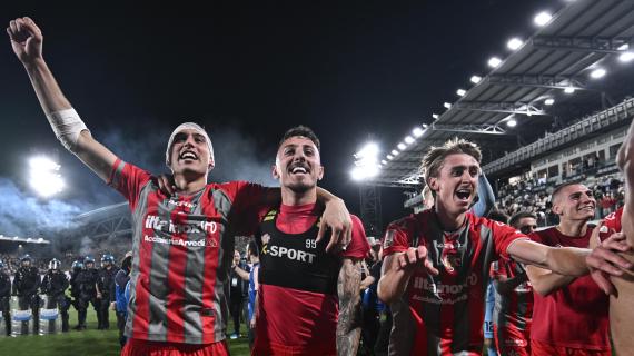 La Cremonese batte lo Spezia e conquista la Serie A: le immagini più belle dal Picco