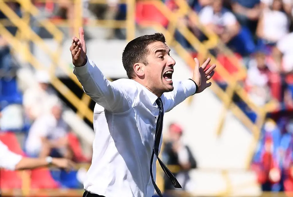 Sampdoria, dopo il no di Possanzini prende quota il tecnico straniero: Velazquez in pole