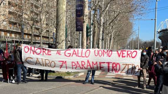 FOTO - Torino, i tifosi chiedono a Belotti di restare: 