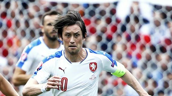 Rosicky ricoverato in terapia intensiva a Praga: problemi cardiaci per l'ex Arsenal