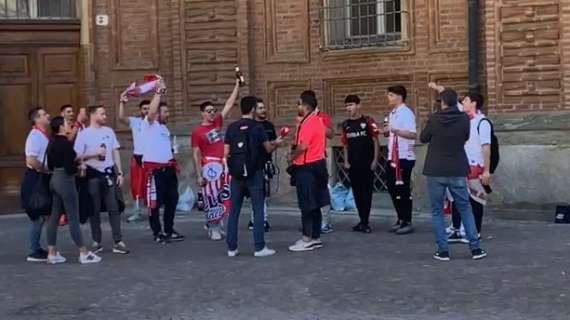 TMW - Stasera Juventus-Siviglia: le immagini dei tifosi andalusi in centro a Torino