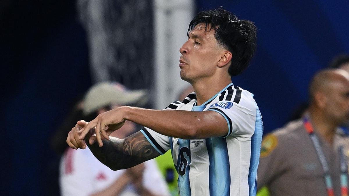 Lisandro Martinez spiega bene il buco nero in cui il Manchester United si trova da anni