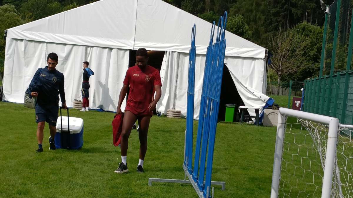 Il Torino accoglie l'ultimo arrivato: la foto del primo allenamento di Tameze a Pinzolo