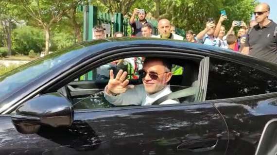 TMW - Maldini e Massara arrivati a Milanello tra gli applausi dei tifosi: c'è anche Gazidis