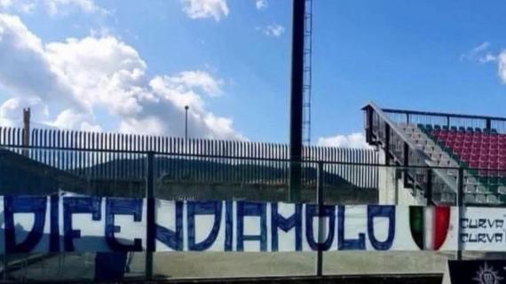 Napoli, lo striscione esposto dai tifosi prima dell'amichevole: "Difendiamo lo Scudetto"