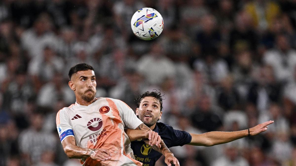 Domani Juventus-Roma, match da piani alti. Il Romanista titola: "Divergenti"