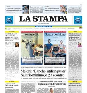 La Stampa in apertura: "Juve, la festa allo Stadium. Lukaku, tifosi con Vlahovic"