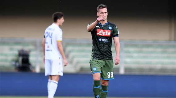 Il Napoli supera l'esame Bentegodi contro un buon Verona: gol di Milik e Lozano, finisce 0-2