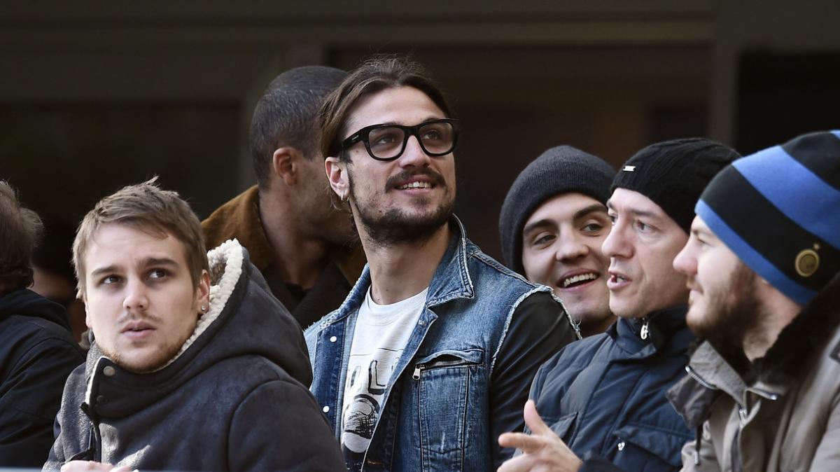 Osvaldo resta in terapia intensiva, la famiglia rassicura: "Ora è lucido e non sedato"