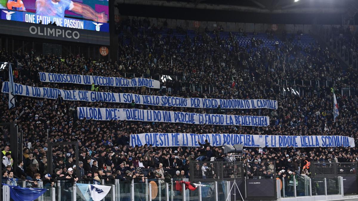 Lazio, i tifosi: "Nessuno può impedire ad un popolo di salutare la sua storia". Immobile commosso