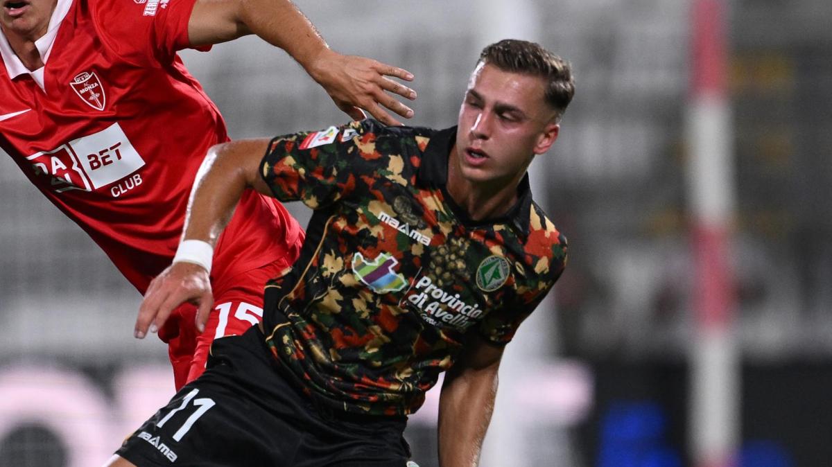 Avellino, da valutare Fila: ha chiuso il match in tribuna con le stampelle