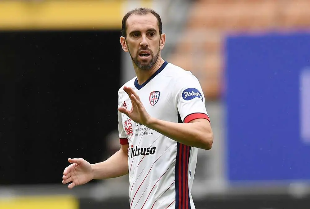 Godin e il Cagliari verso l'addio. Dalla Spagna: Atletico Madrid e Betis interessate al difensore
