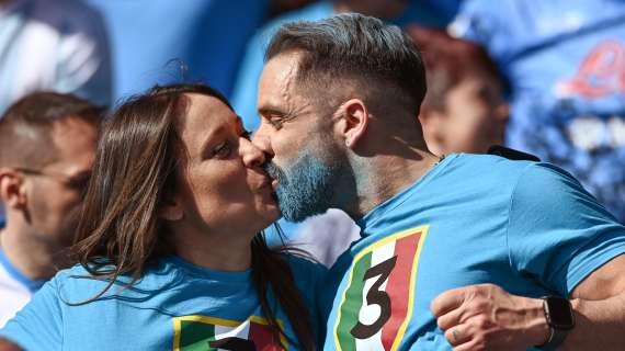 FOTO - Napoli-Fiorentina è la festa azzurra per lo Scudetto. I migliori scatti tra strade e stadio