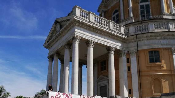 Benfica, delegazione del club portoghese a Superga per rendere omaggio al Grande Torino