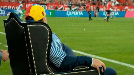 Delirio a Rosario per Maradona: un trono al posto della panchina