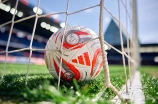Euro '25, presentato il pallone per semifinali e finale: rosso-argento con un cuore tech