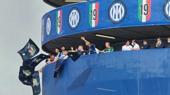 TMW - Inter, festeggiamenti coi tifosi: nerazzurri sulla torre 4 di San Siro, Lukaku scatenato